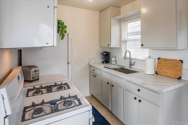 260406 Juan St, San Diego, CA 92110 - kitchen with a sink and white gas range