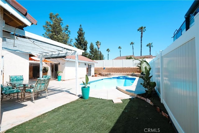 3473 Yankee Cir, Riverside, CA 92503 - view of swimming pool featuring a pergola, a fenced backyard, and a patio area