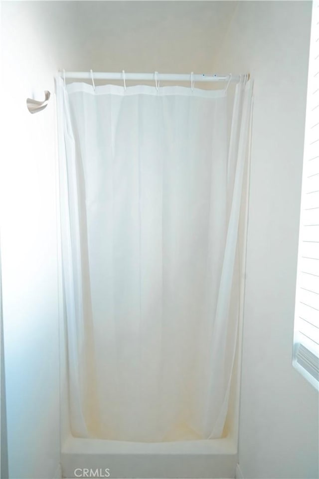 3473 Yankee Cir, Riverside, CA 92503 - full bath with a shower with shower curtain