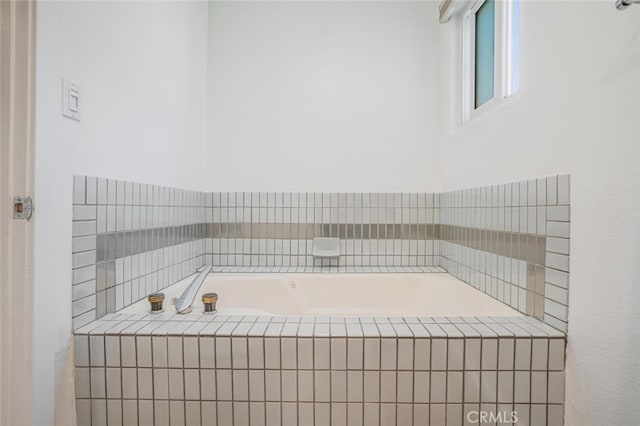 4347 Freedom Dr Unit C, Calabasas, CA 91302 - bathroom featuring a bath