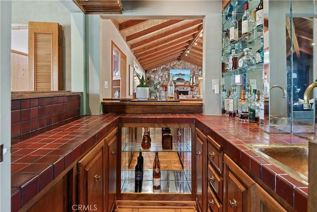 1251 Bryant Rd, Long Beach, CA 90815 - indoor wet bar with backsplash