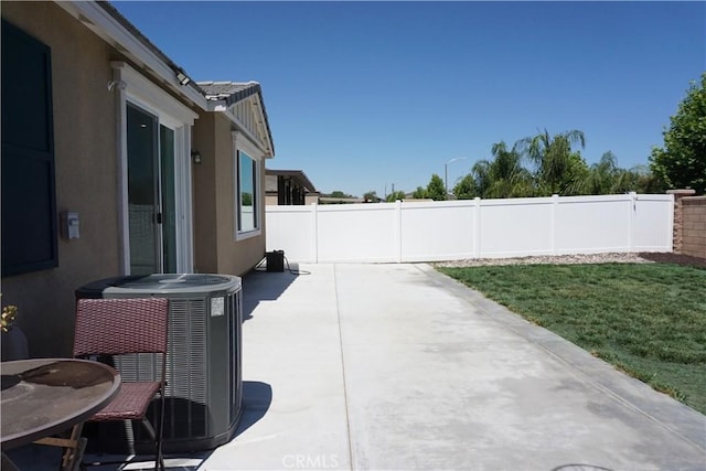 27082 Nolana Way, Menifee, CA 92584 - fenced backyard with a patio