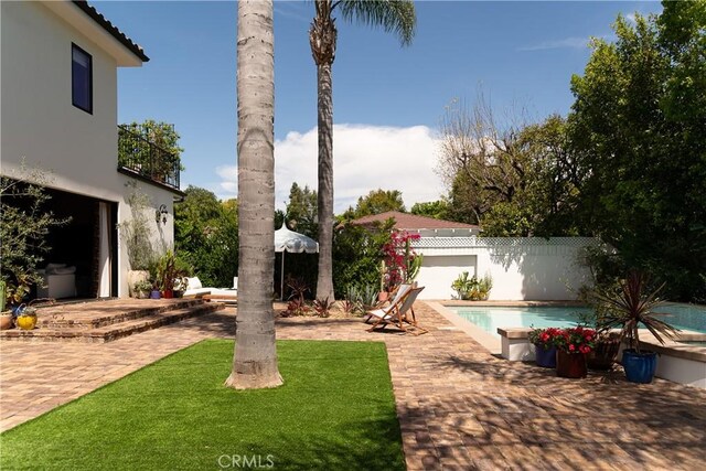 4620 Morse Ave, Sherman Oaks, CA 91423 - fenced backyard featuring a patio