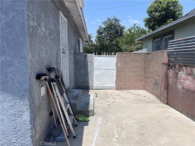 1222 E 103rd St, Los Angeles, CA 90002 - view of patio