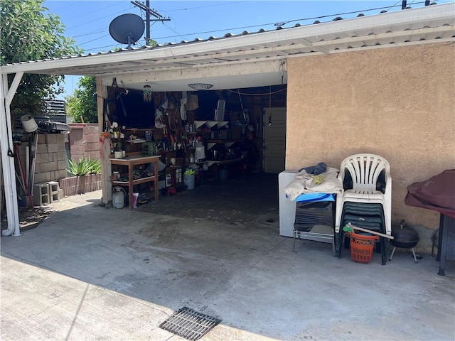 1222 E 103rd St, Los Angeles, CA 90002 - view of garage