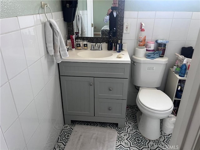 1222 E 103rd St, Los Angeles, CA 90002 - half bathroom with tile walls, vanity, and tile patterned floors
