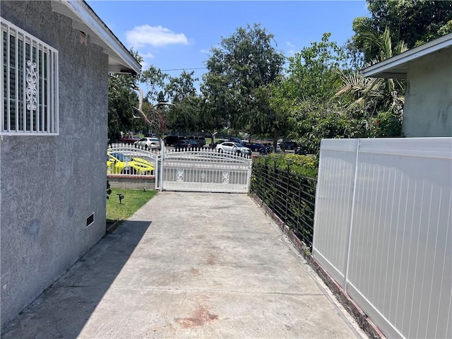 1222 E 103rd St, Los Angeles, CA 90002 - view of gate