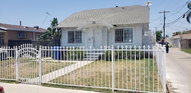 815 W 74th St, Los Angeles, CA 90044 - photo 2