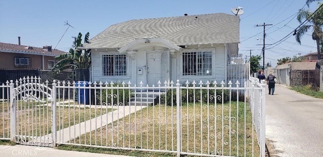 815 W 74th St, Los Angeles, CA 90044 - photo 1