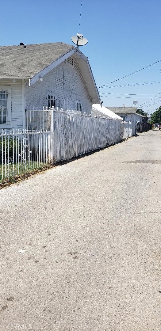 815 W 74th St, Los Angeles, CA 90044 - photo 3