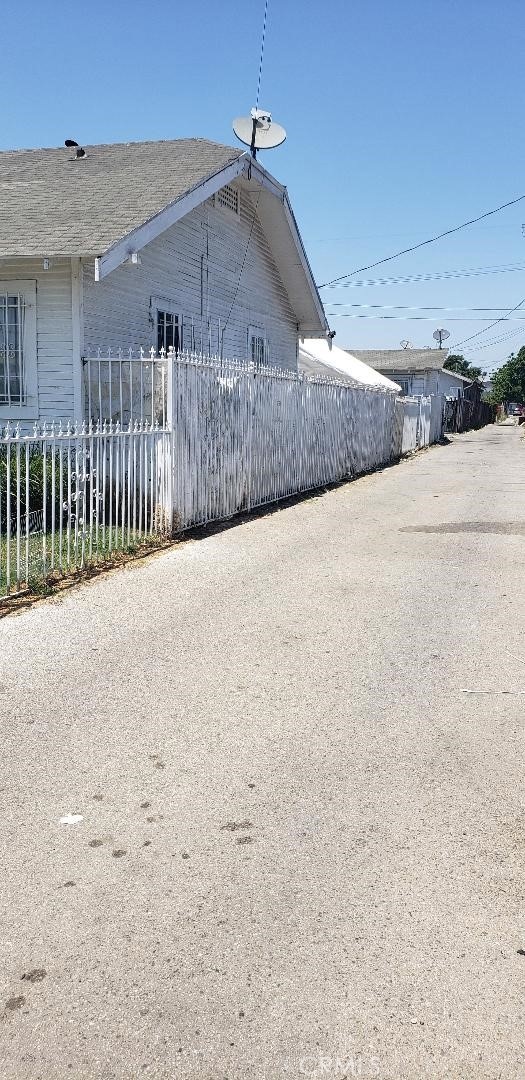 815 W 74th St, Los Angeles, CA 90044 - photo 17