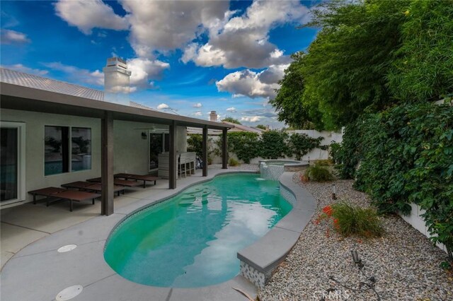 47645 Calle Diamante, Indio, CA 92201 - view of swimming pool with an in-ground hot tub, a patio area, and a fenced backyard