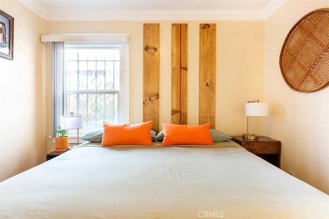 5162 S Manhattan Pl, Los Angeles, CA 90062 - bedroom with crown molding