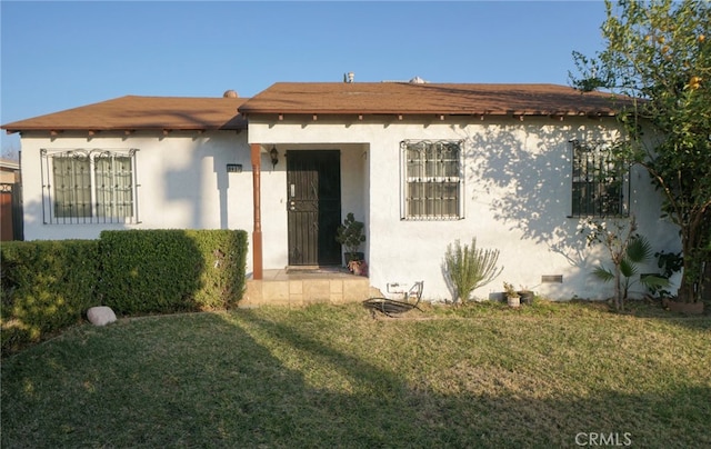 8937 Palmetto Ave, Fontana, CA 92335 - bungalow featuring stucco siding and a front lawn