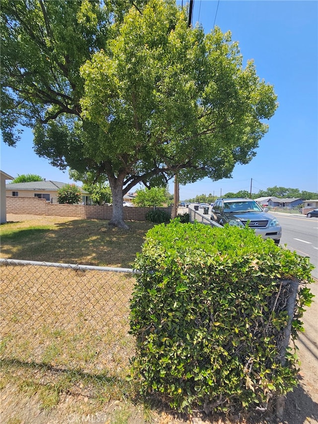26483 9th St, Highland, CA 92346 - view of yard