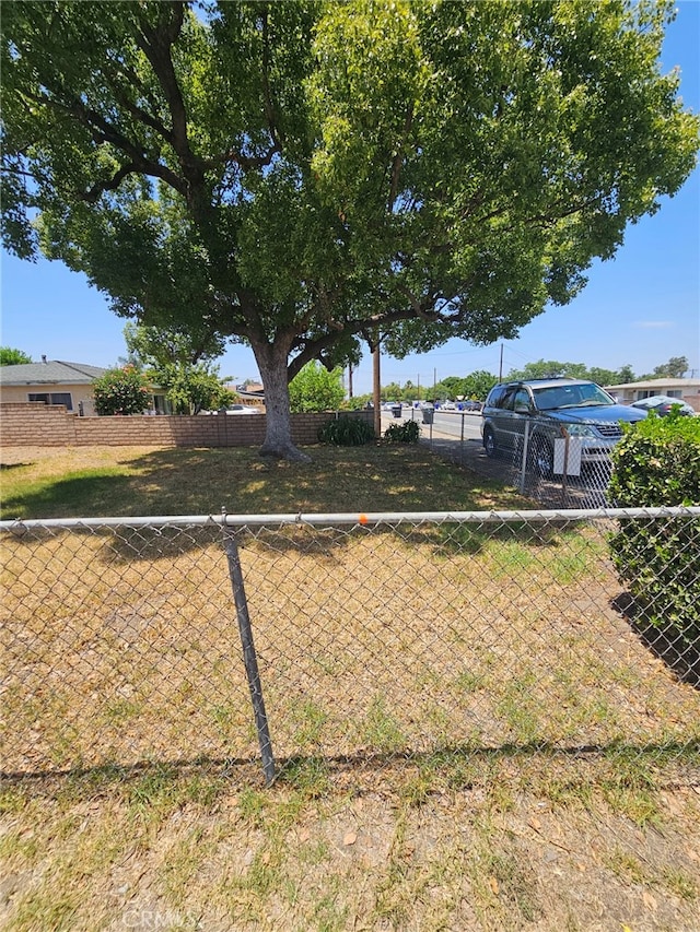 26483 9th St, Highland, CA 92346 - view of yard