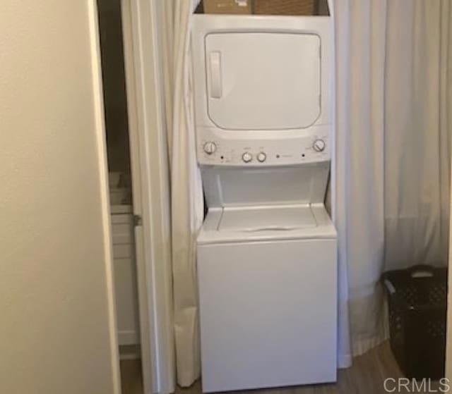 2330 Hosp Way Unit 303, Carlsbad, CA 92008 - laundry room with stacked washer / dryer