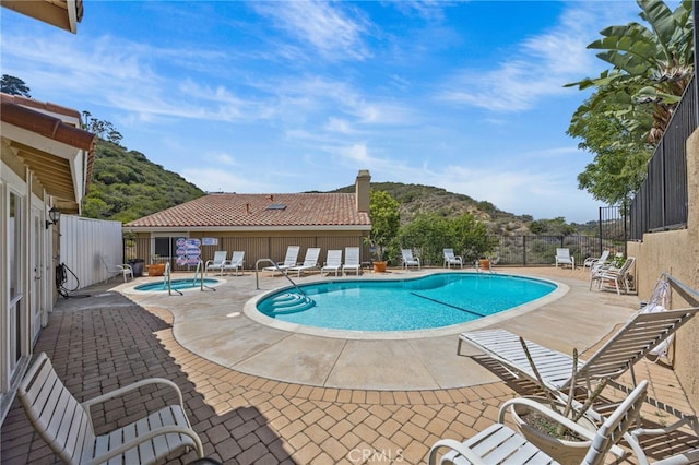 23414 Highcrest Rd, Dana Point, CA 92629 - community pool with a patio