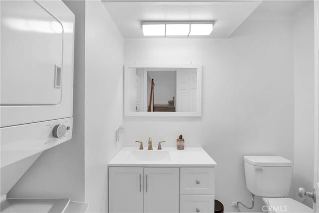 382 S Miraleste Dr Unit 450, San Pedro, CA 90732 - bathroom with stacked washer / dryer and vanity