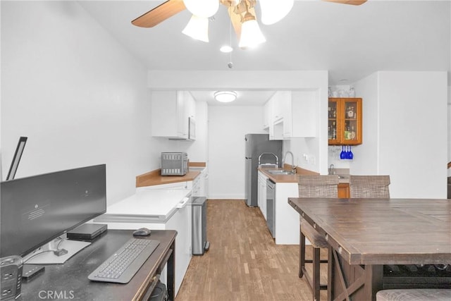 382 S Miraleste Dr Unit 450, San Pedro, CA 90732 - kitchen featuring ceiling fan, white cabinets, light wood-style flooring, stainless steel appliances, and light countertops