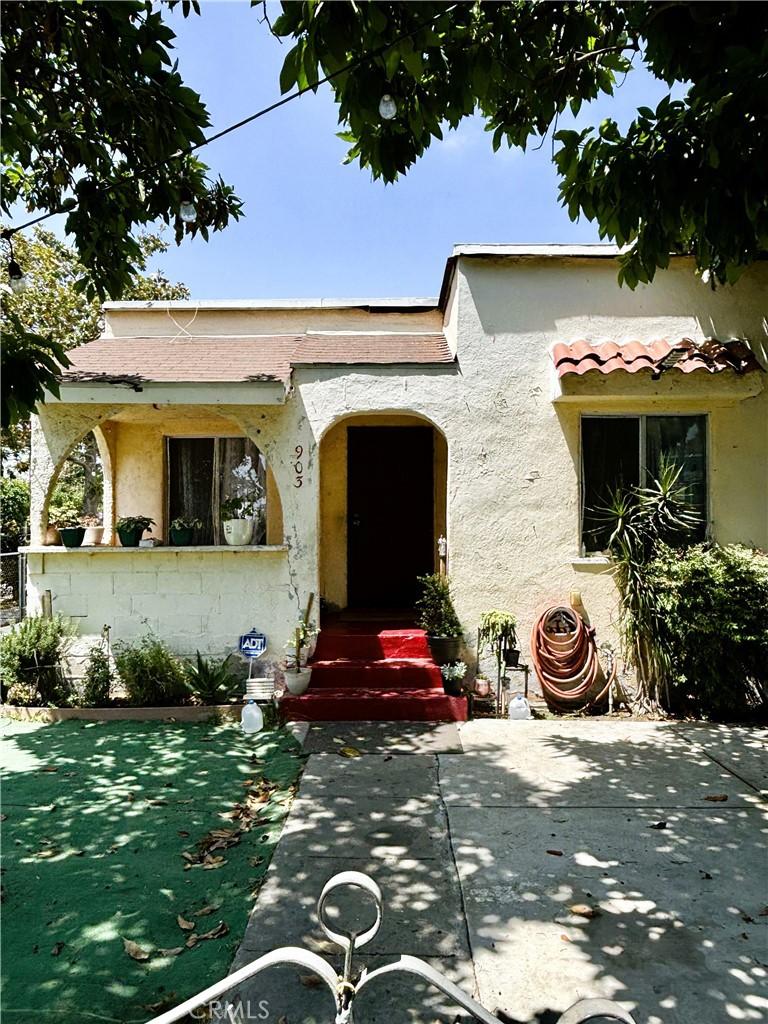 903 E 109th Pl, Los Angeles, CA 90059 - view of front of property with stucco siding