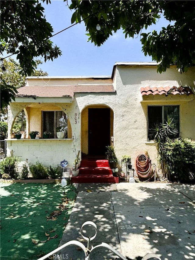 903 E 109th Pl, Los Angeles, CA 90059 - view of front of property with stucco siding