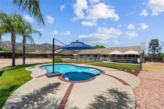 32618 Durango Ct, Wildomar, CA 92595 - view of swimming pool with a fenced backyard, a pool with connected hot tub, a patio area, and a mountain view