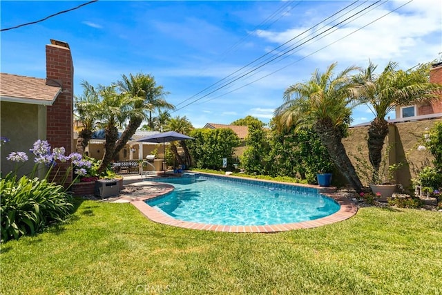 3191 Woodstock Rd, Rossmoor, CA 90720 - outdoor pool featuring a yard