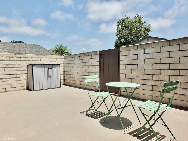 16573 Pescado Ln Unit 3A, Huntington Beach, CA 92649 - fenced backyard featuring a patio area