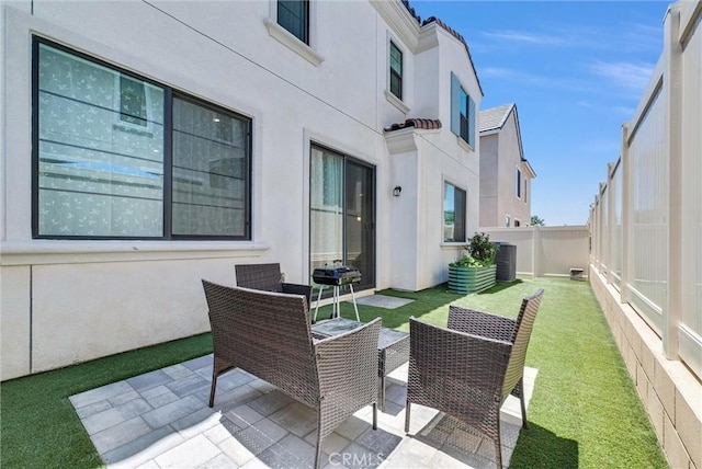 34410 Granite Rd, Yucaipa, CA 92399 - fenced backyard with a patio area
