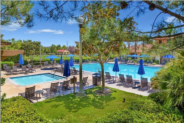 28606 Jardineras Dr, Valencia, CA 91354 - community pool with a lawn and a patio