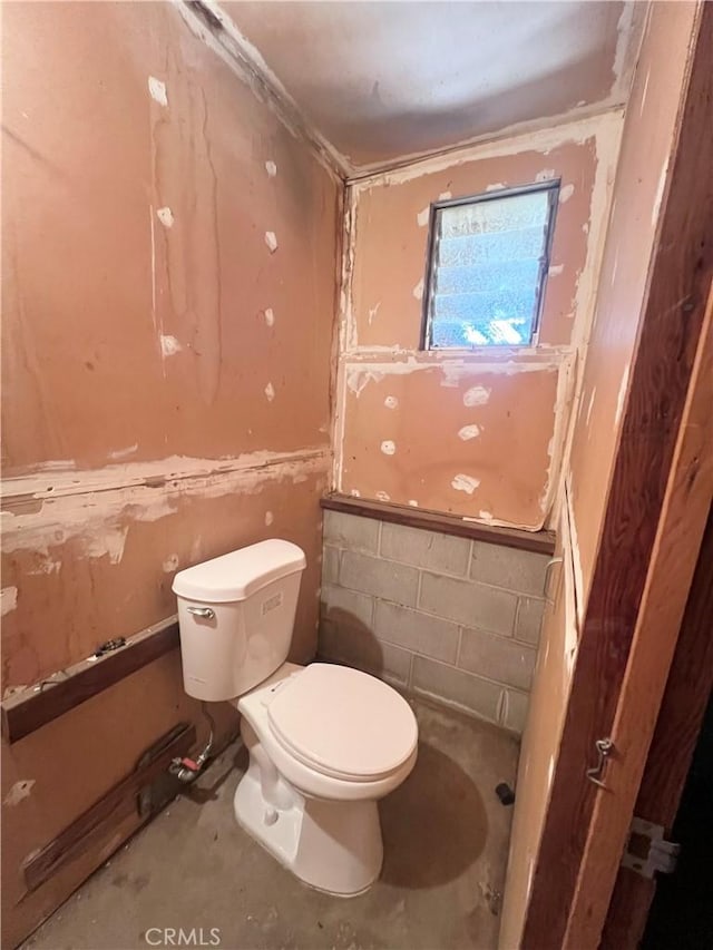 54279 Bautista Canyond Rd, Anza, CA 92539 - half bath featuring toilet and unfinished concrete floors