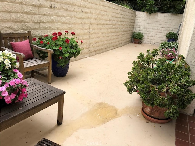 2545 Via Campesina Unit 102, Palos Verdes Estates, CA 90274 - fenced backyard featuring a patio area