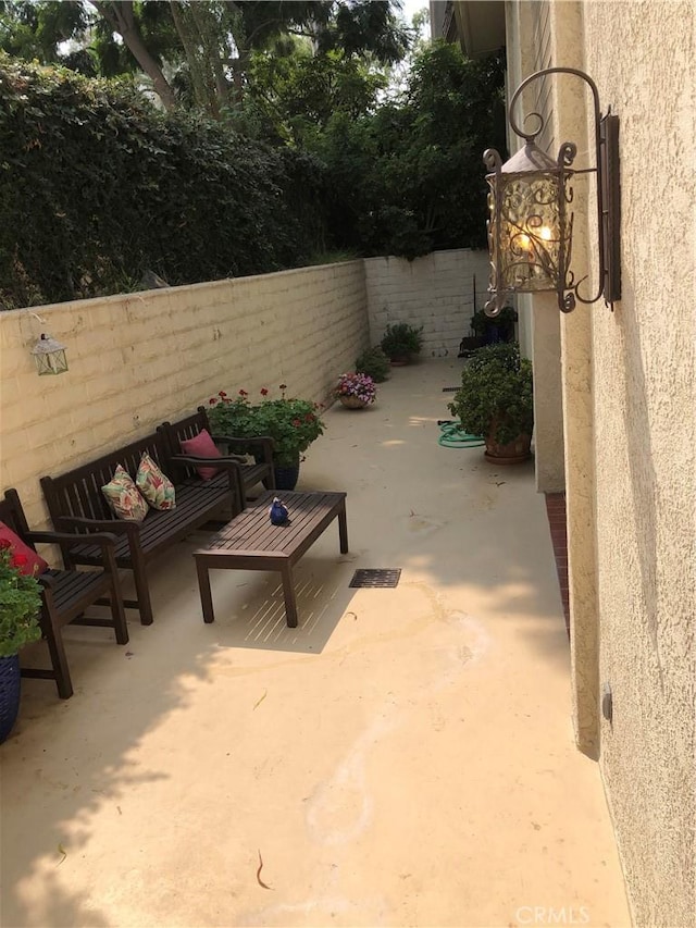 2545 Via Campesina Unit 102, Palos Verdes Estates, CA 90274 - fenced backyard with a patio area