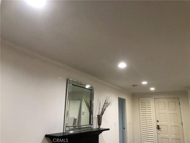 2545 Via Campesina Unit 102, Palos Verdes Estates, CA 90274 - detailed view of ornamental molding and recessed lighting