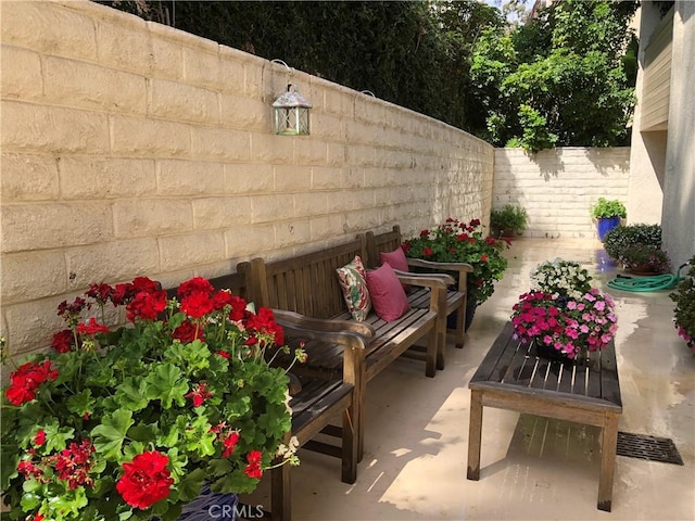 2545 Via Campesina Unit 102, Palos Verdes Estates, CA 90274 - fenced backyard with a patio