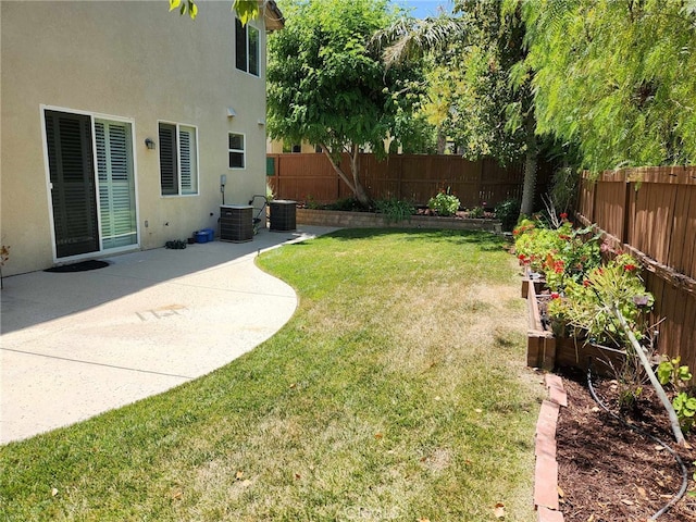 26523 Starling Ct, Canyon Country, CA 91387 - fenced backyard featuring a patio area