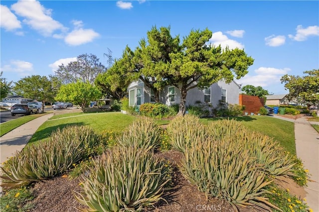 15018 Mankato St, Mission Hills San Fernando, CA 91345 - view of front of home featuring a front yard