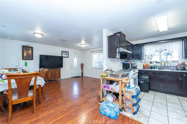 8219 Crockett Blvd, Los Angeles, CA 90001 - photo 3