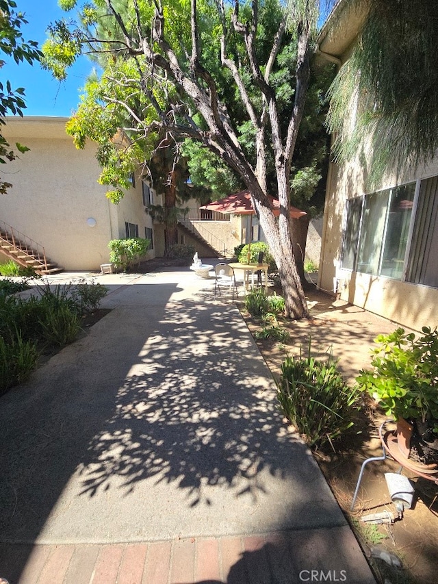 21000 Parthenia St Unit 6, Canoga Park, CA 91304 - view of yard featuring a patio