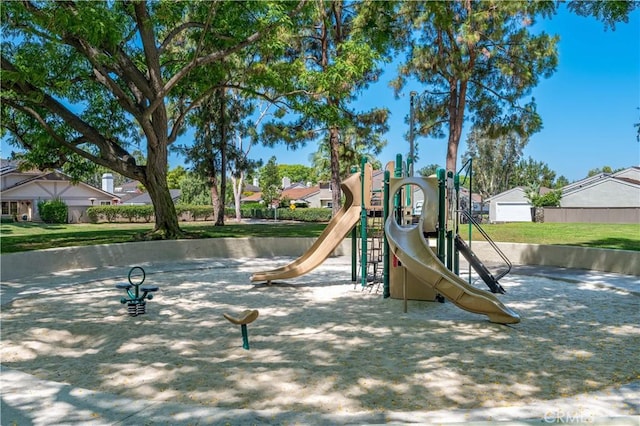 10 Eastmont, Irvine, CA 92604 - community play area featuring a yard