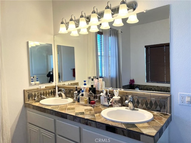 1539 Carmel Ct, Redlands, CA 92374 - full bathroom featuring a chandelier and double vanity