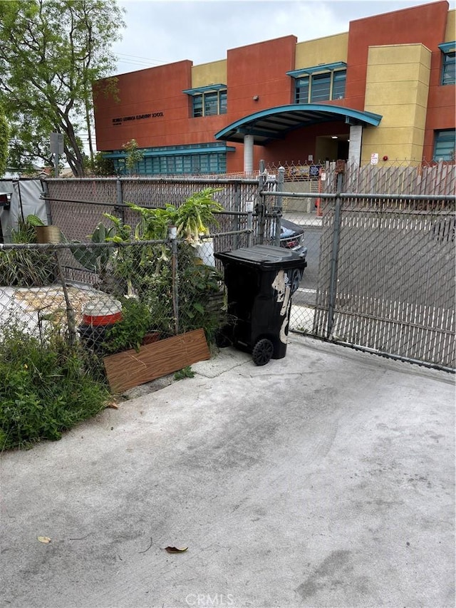 418 E 40th Pl, Los Angeles, CA 90011 - photo 27