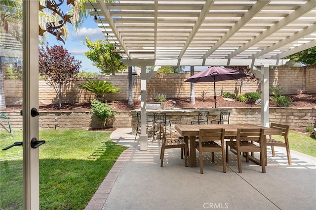 27318 Chesterfield Dr, Valencia, CA 91354 - fenced backyard featuring a patio, outdoor dining area, and a pergola