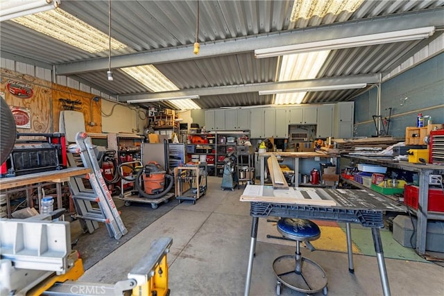 36807 95th St E, Littlerock, CA 93543 - garage featuring a workshop area