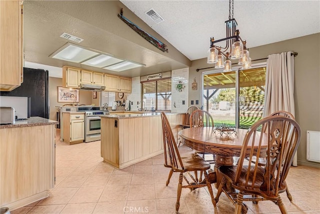 36807 95th St E, Littlerock, CA 93543 - dining room featuring a textured ceiling, light tile patterned floors, and a chandelier