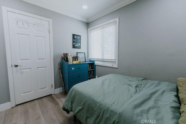2438 Emerson Cir, Corona, CA 92882 - bedroom featuring light wood finished floors, ornamental molding, and recessed lighting