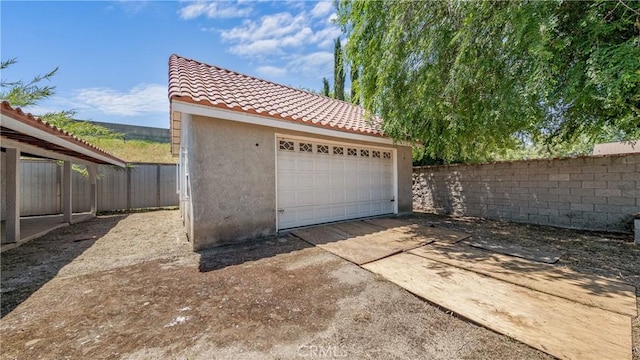 10816 Foothill Blvd, Sylmar, CA 91342 - view of garage