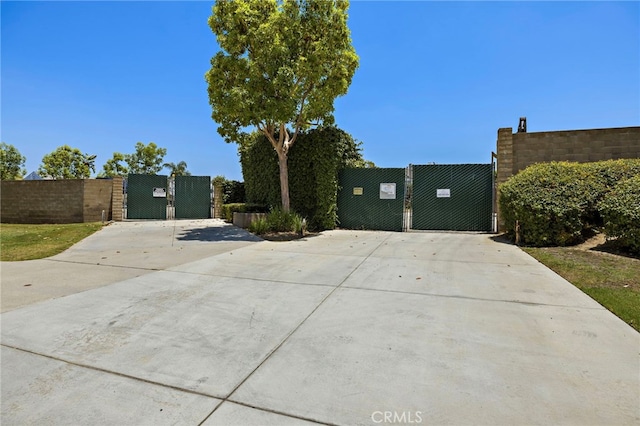 990 La Paz Rd Unit 49, Placentia, CA 92870 - view of front of property with a gate and driveway