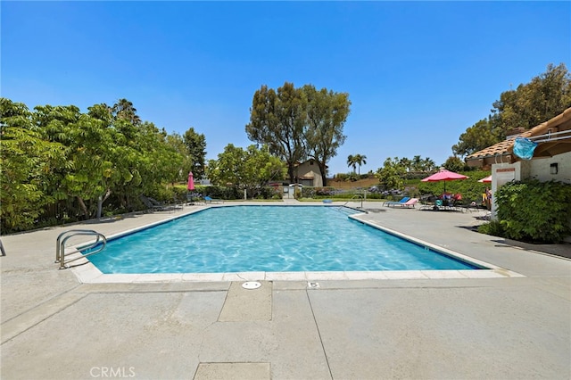 990 La Paz Rd Unit 49, Placentia, CA 92870 - community pool with a patio